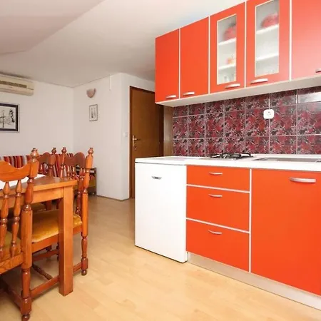 Katica - Comfort One Bedroom With Terrace And Sea View Апартаменты *
